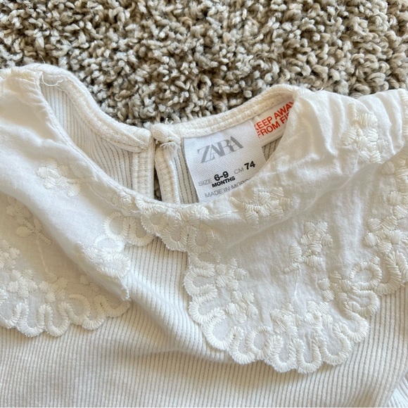 Zara Baby Cream Colored Bib Collar Ribbed Bodysuit 6-9 Months - Picture 2 of 4